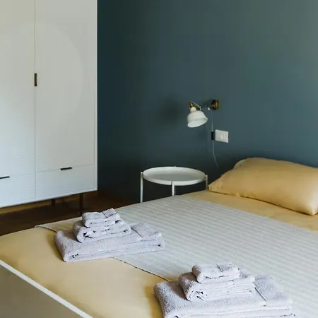 Adelaide Couette-café 3*